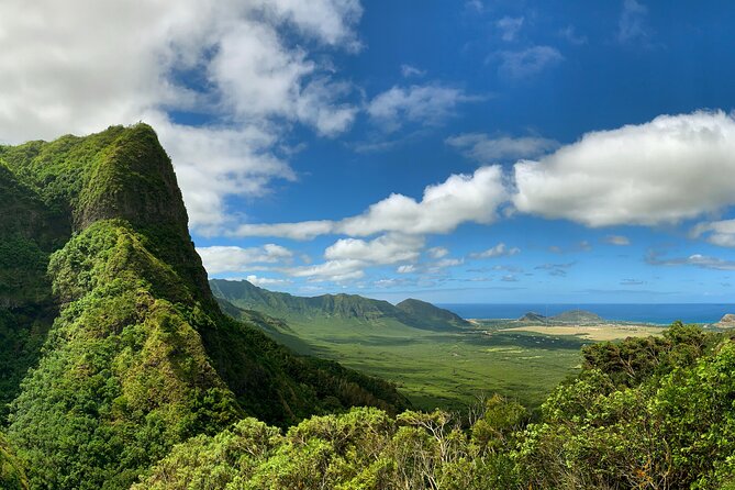 O‘ahu Highlights Private Guided Tour: Landmarks & Architecture - H-3 and the Koʻolau Range make the drive part of the attraction
