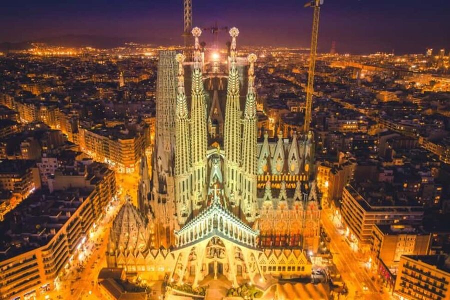 Official Sagrada Familia Guided Tour with Tower Access - Why the Sagrada Familia needs a guided visit