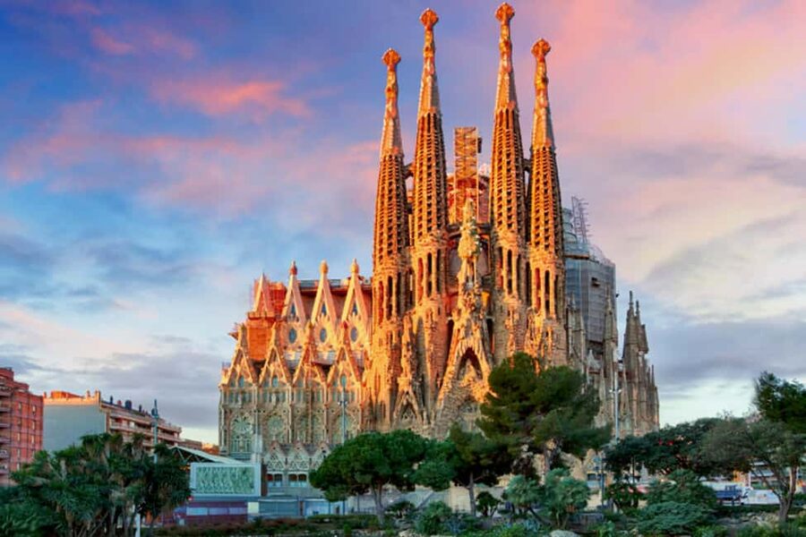 Official Sagrada Familia Guided Tour with Tower Access - Reading the Nativity, Passion, and Glory façades
