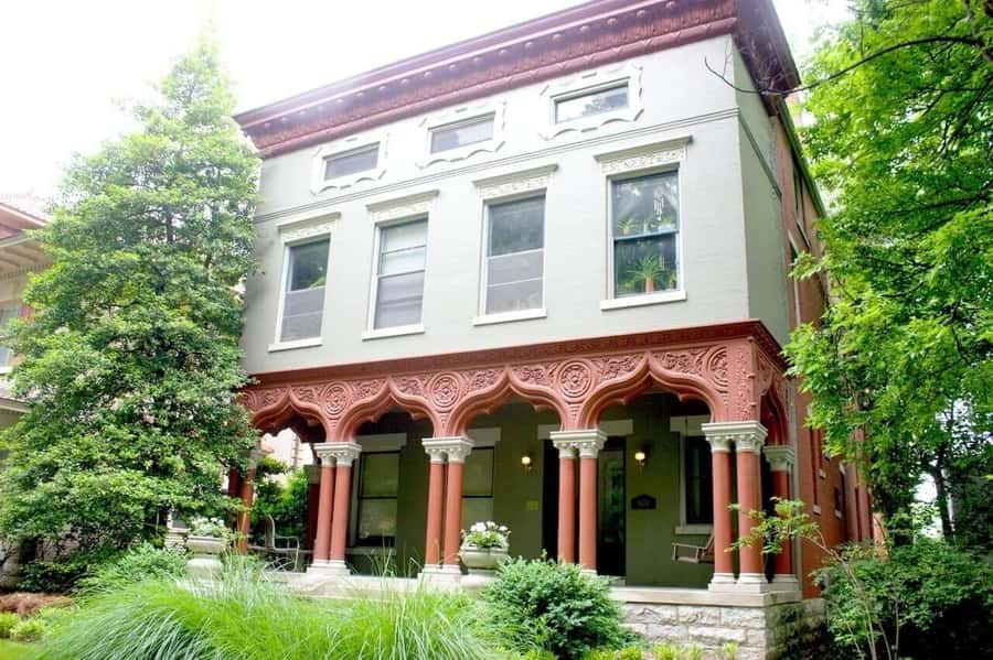 Old Louisville: History and Architecture Walking Tour - Which guide style may suit you