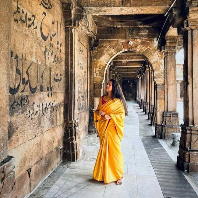 Old & New Delhi Culture & Architecture City Private Tour - Bangla Sahib and the practical side of faith