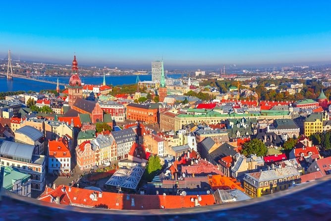 Old Town And Art Nouveau Walking Tour Of Riga - What the three-hour pace feels like