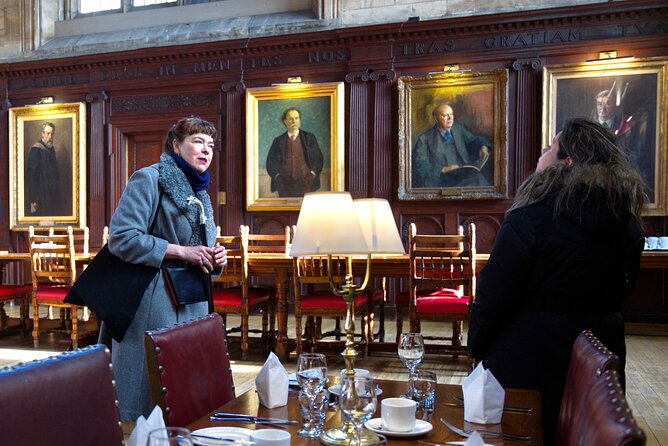 Oxford: 90 minute Architectural & Historical Highlights Tour - Radcliffe Camera and the final college stop