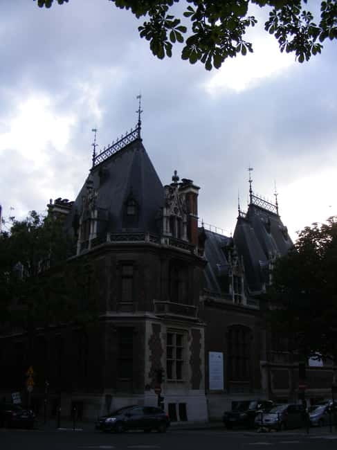 Paris - Private Guided Tour with Art nouveau Theme - The Ceramic Hotel and the drama of the façade