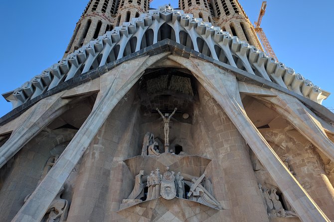 Park Guell and Sagrada Familia, Gaudí's Masterpieces Private Tour - Taxi transport or a private Mercedes van