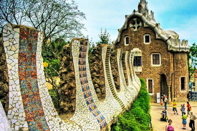 Park Guell and Sagrada Familia Private Tour with Hotel pick-up - A short but worthwhile walk in the Gothic Quarter