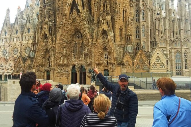Park Guell and Sagrada Familia Private Tour with Hotel pick-up - Inside Sagrada Familia