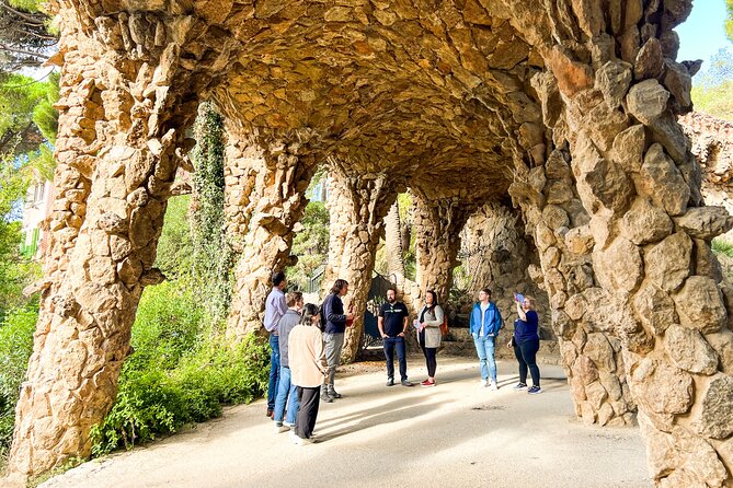 Park Guell and Sagrada Familia Tour with Skip the Line Tickets - Group tour or private tour?