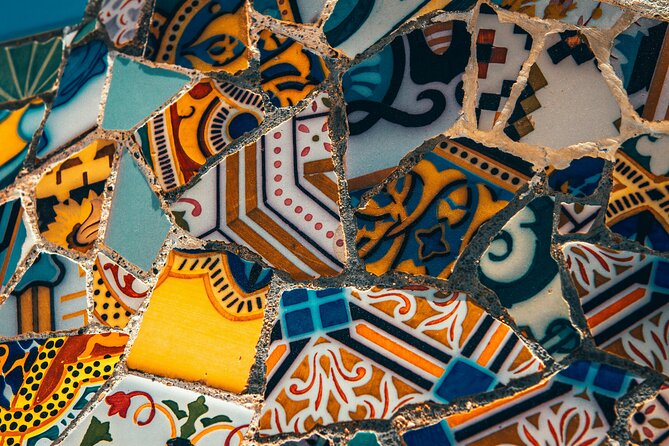 Park Guell Guided Group Tour with Optional Sagrada Familia - Casa Gaudí and Casa del Guarda