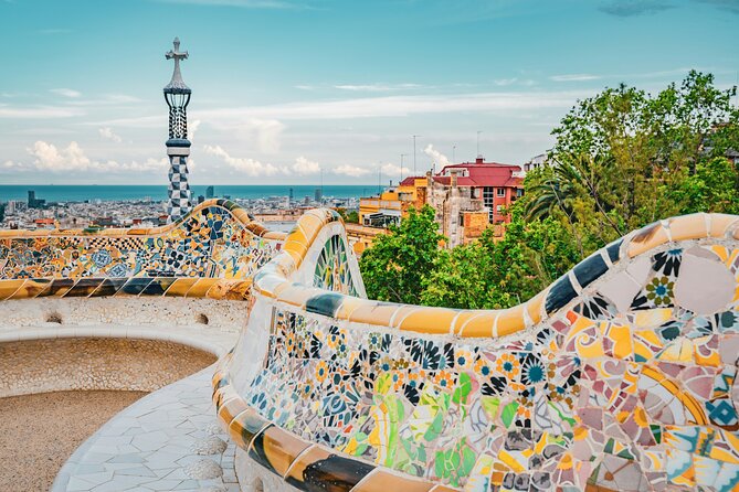 Park Guell Guided Group Tour with Optional Sagrada Familia - What the guide quality can mean for your visit