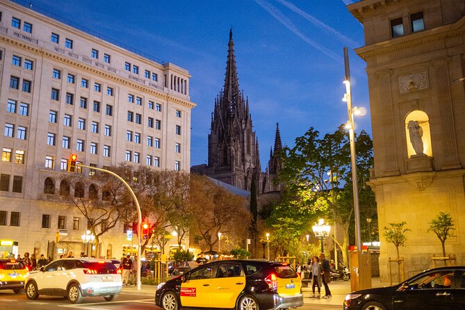 Photo Walking Tour Barcelona Cathedral Gothic Quarter El Born - The Bishop’s Bridge and the city’s central square