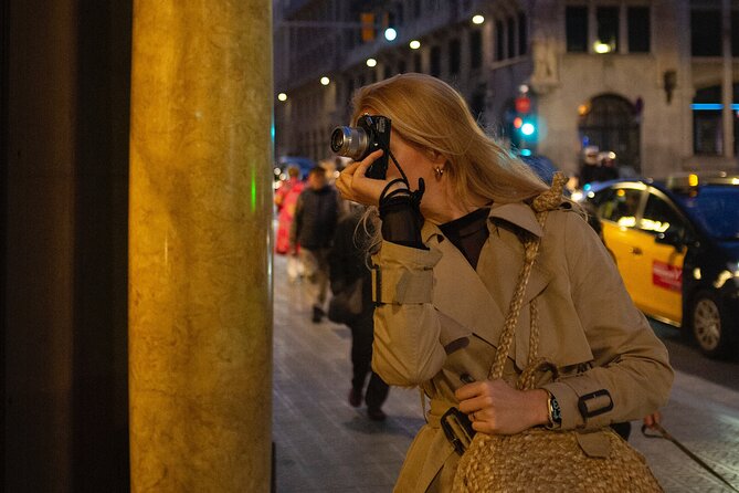Photo Walking Tour Barcelona Cathedral Gothic Quarter El Born - Beginning beneath the roof of Estació de França