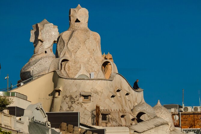 Photo Walking Tour Sagrada Familia and Gaudí in Barcelona - Starting at Casa Lleó Morera and La Mansana de la Discordia