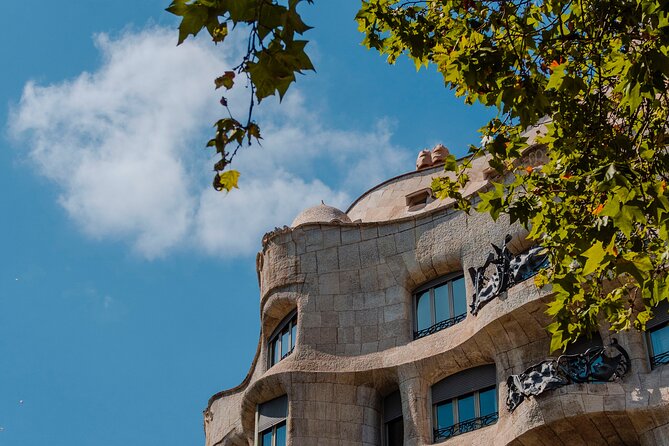 Photo Walking Tour Sagrada Familia and Gaudí in Barcelona - Finishing at Fanal modernista on Avinguda Gaudí