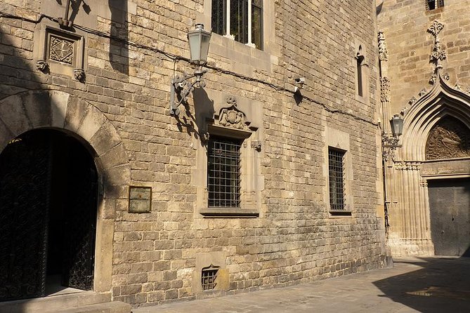 Picasso Museum & Private Walking Tour of Born or Gothic Quarter - Santa Maria del Mar in a 15-minute visit