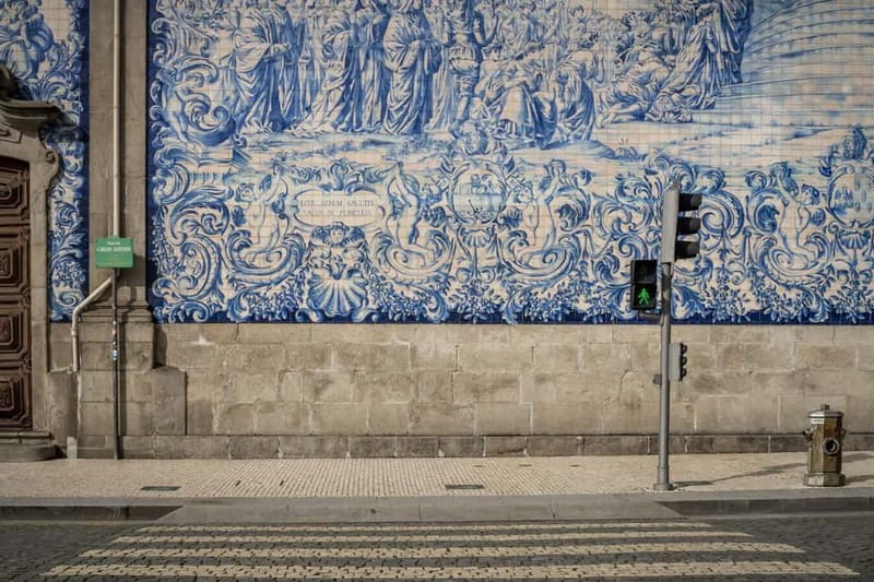 Porto Tour: Street Art & Architecture Experience 3h - Architecture beyond the old center