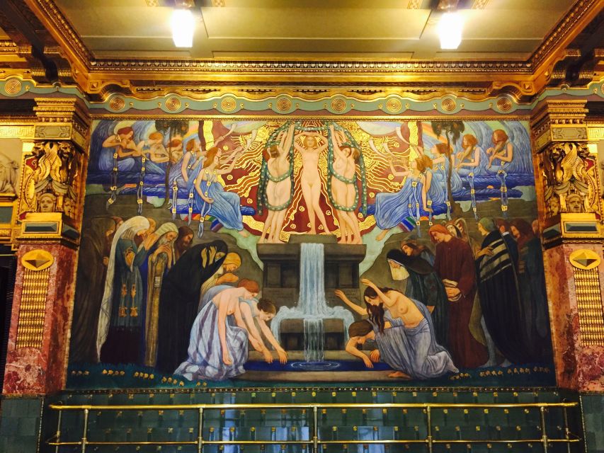 Private Art Nouveau Budapest Tour - Walking through central Budapest and Váci Street