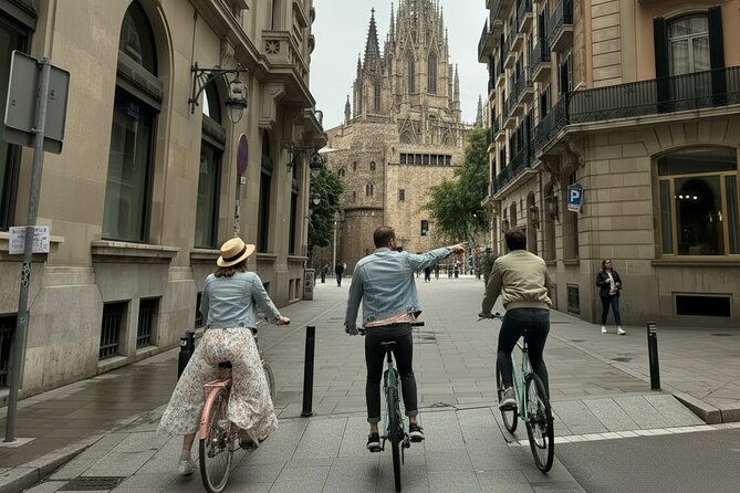 Private Barcelona Bike Highlights & Sagrada Familia - Key points at a glance