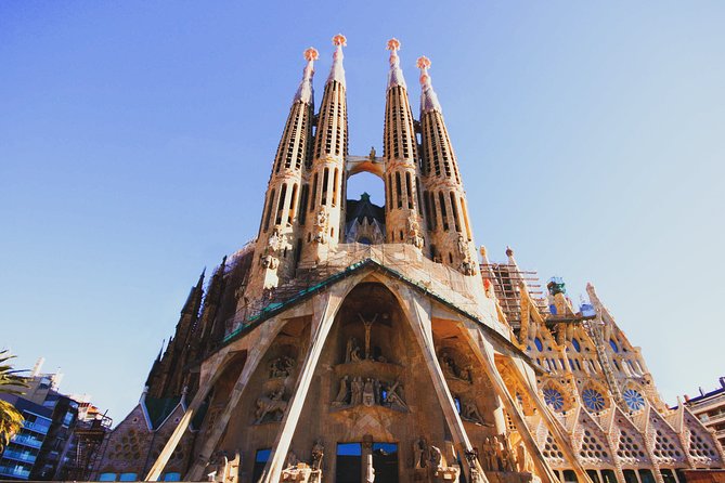 Private Barcelona Bike Tour, Gaudi's Art and Medieval Districts with Local Guide - Ending along La Rambla