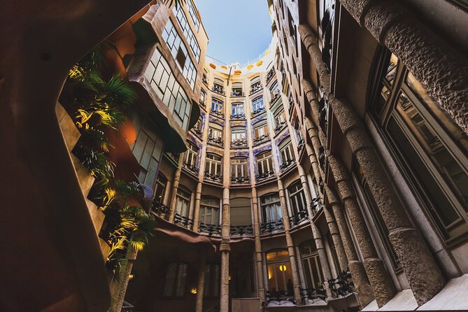 Private Barcelona Bike Tour, Gaudi's Art and Medieval Districts with Local Guide - Guide quality and an important safety note