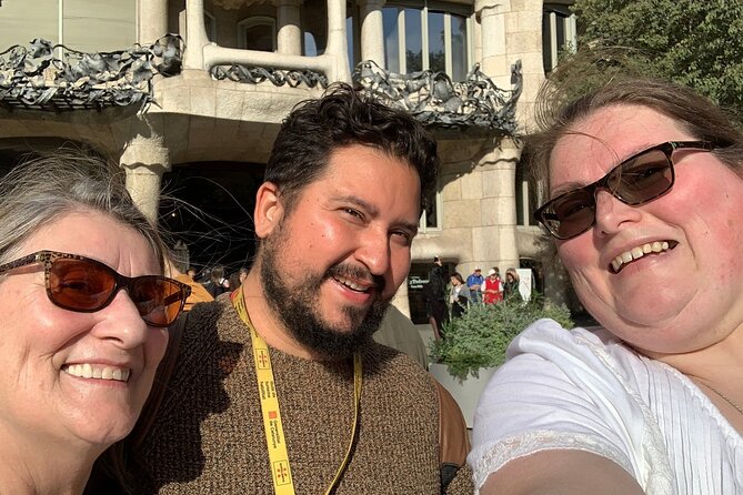 Private Barcelona Highlights: Gothic Sagrada Familia & Park Güell - Passing Casa Batlló and the Eixample