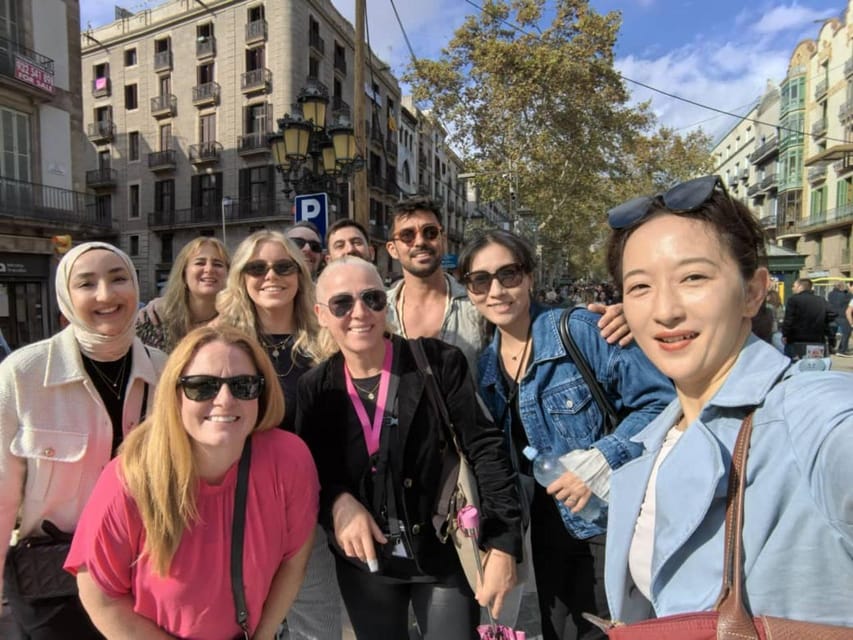 Private Barcelona Modernism and Gaudí Walking Tour - Reading the Eixample grid