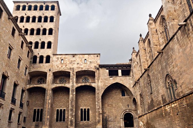 Private Barcelona Old Town and Gothic Quarter Walking Tour - Plaça Sant Jaume and Catalan public life