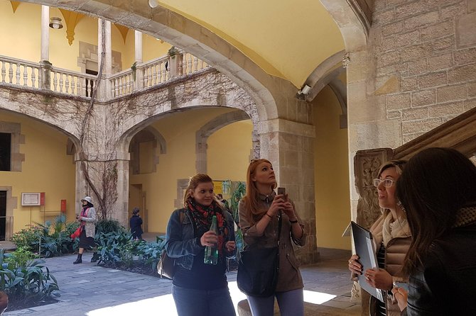 Private Barcelona Old Town and Gothic Quarter Walking Tour - Plaça del Rei and the medieval royal city