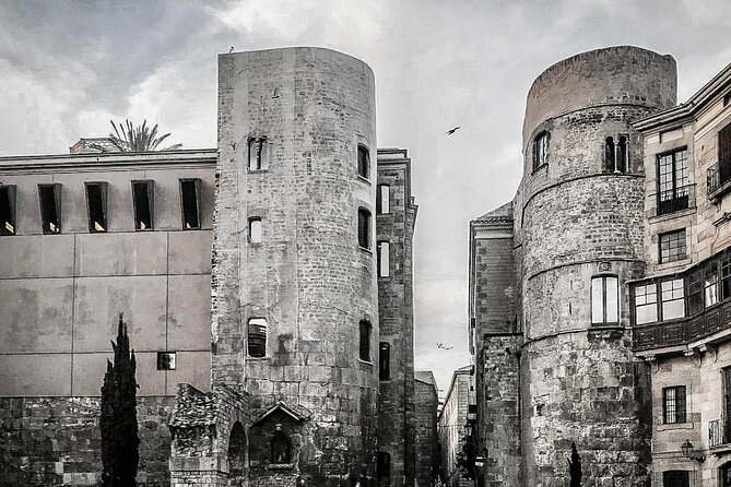 Private Barcelona Old Town Walking Tour: Gothic Quarter & Born - From chocolate street to the Gothic Quarter