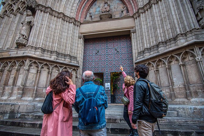 Private Best of Barcelona with Sagrada Familia & Park Güell visit - One day, three Barcelonas