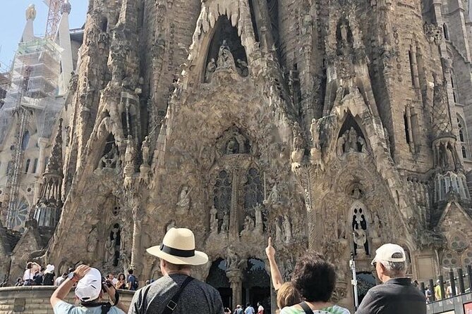 Private Golden Hour Tour: Sagrada Familia & Park Güell Sunset - Park Güell with the city below you