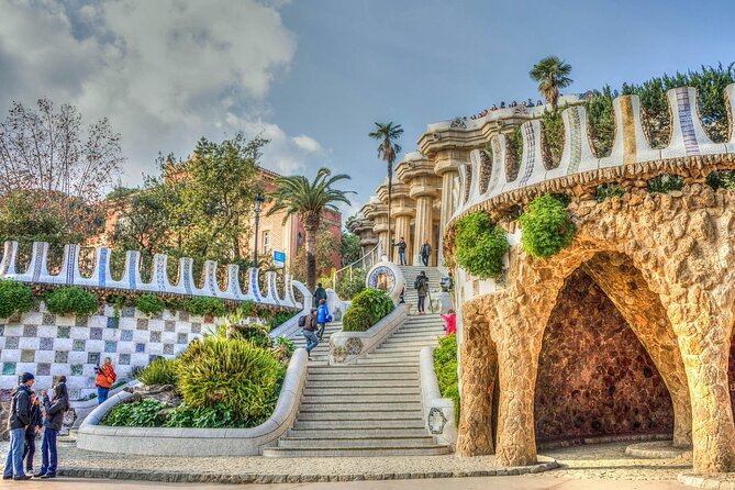 Private Sagrada Familia & Park Guell Guided Tour - From the basilica to Park Güell