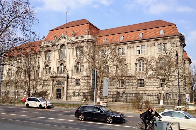 Private Taxi Tour City East & West History and Architecture 3-4h - The government quarter and the long shadow of German politics