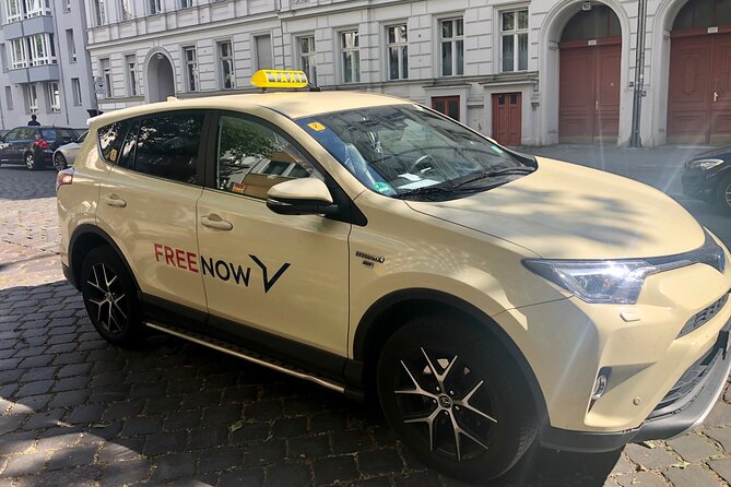 Private Taxi Tour of City East History and Architecture 2-3h - Brandenburg Gate begins the story