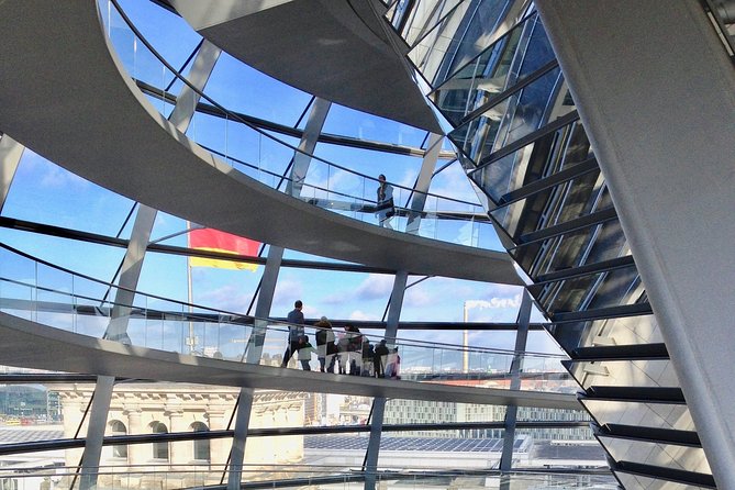 Private Taxi Tour of City East History and Architecture 2-3h - Unter den Linden, Pariser Platz, and diplomatic Berlin