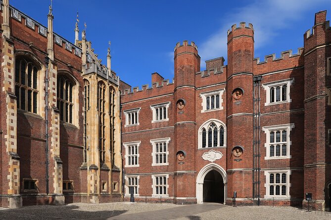 Private Tour of Hampton Court Palace with Award-Winning Architectural Historian - Architecture, art, and tapestries with room for questions