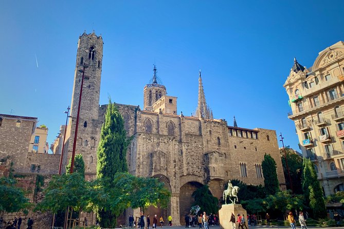 Ramblas, Old Town, Gothic and Gaudi Architecture Walking Tour - A short metro ride connects the old and new districts