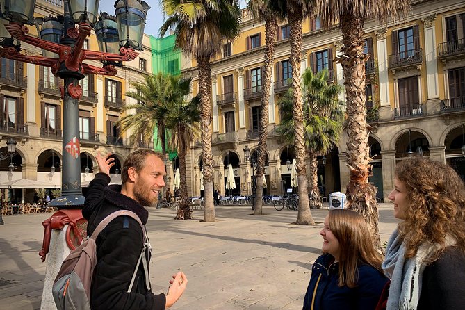 Ramblas, Old Town, Gothic and Gaudi Architecture Walking Tour - Casa Batlló, Gaudí’s house of bones and dragons
