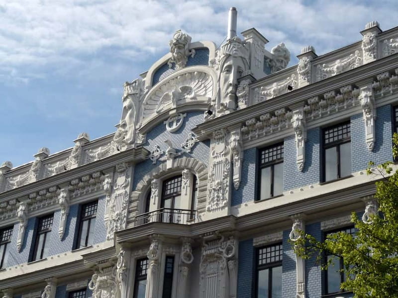 Riga: 2-Hour History of Art Nouveau Walking Tour - What the guide adds to the experience