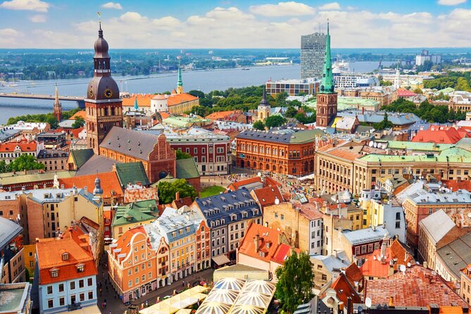 Riga Art Nouveau Secrets: Self-Guided Puzzle Walk - The Freedom Monument and the railway bridge