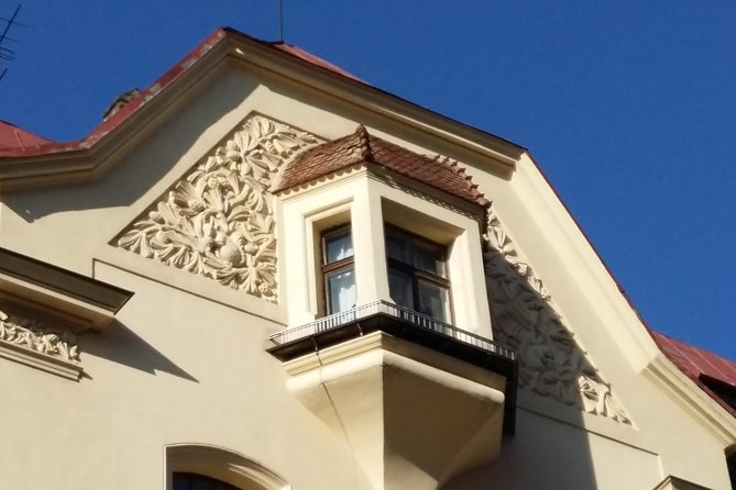 Riga Art Nouveau walking tour - The Opera House adds a second layer