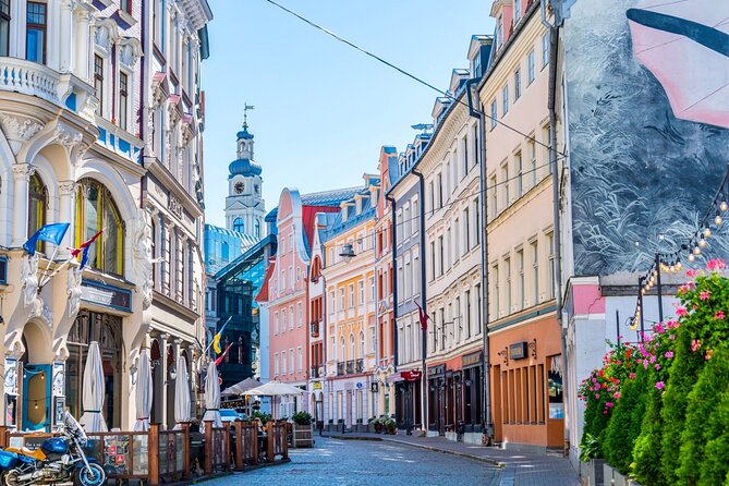 Riga Old Town, C Market & Art Nouveau Guided Walking Tour - The first Christmas tree story