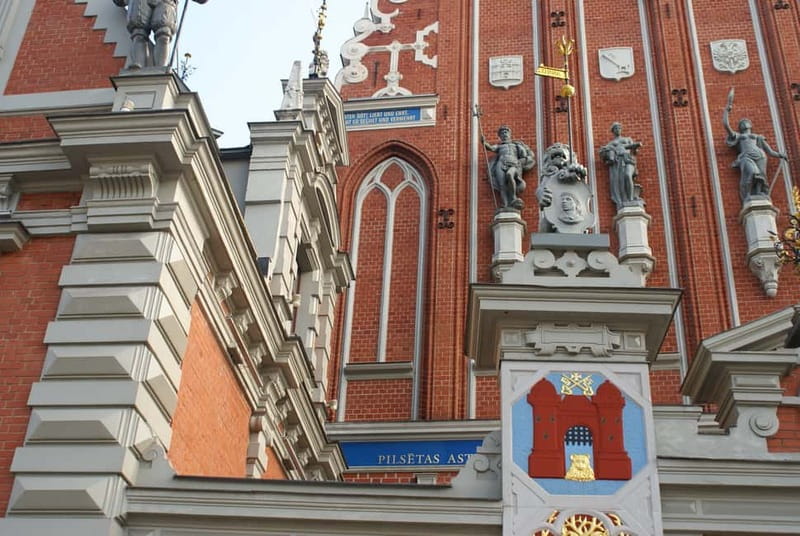 Riga: Old Town Walking Tour with Art Nouveau Highlights - Starting at Riga’s House of the Black Heads