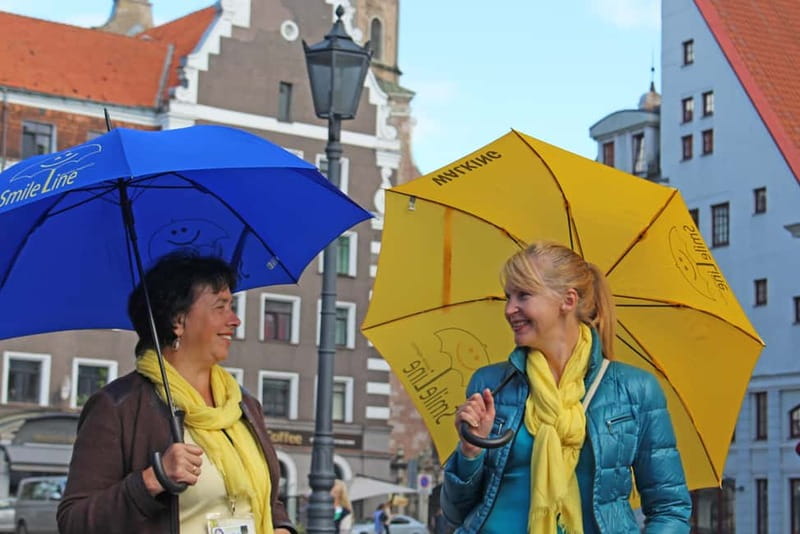 Riga: Old Town Walking Tour with Art Nouveau Highlights - Convent Yard and St. John’s Church