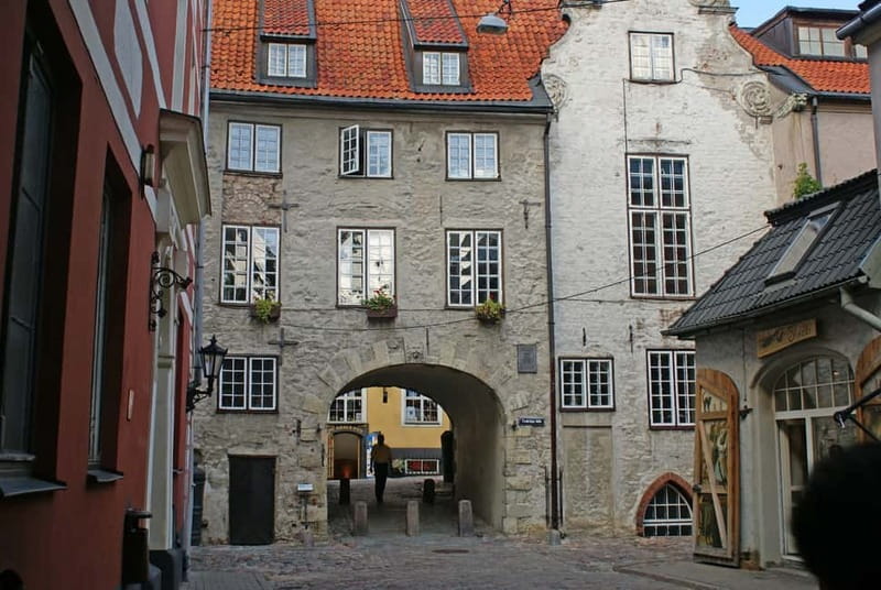 Riga: Old Town Walking Tour with Art Nouveau Highlights - Riga Cathedral and St. Jacob’s Church