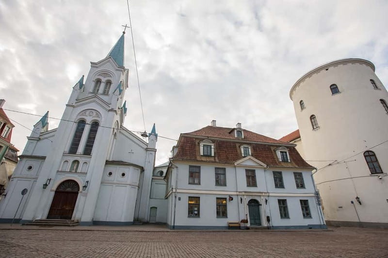 Riga's Old Center and Art Nouveau Tour - Riga Castle and the Swedish Gates