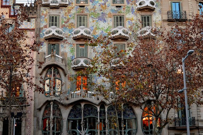 Sagrada Familia and Barcelona Highlights: Private Guided 4-Hour Driving Tour - Who Will Get the Most From This Tour
