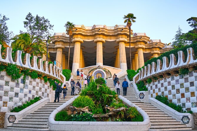 Sagrada Familia and Park Guell Guided Tour with Transport - The dragon stairway and Park Güell’s best views