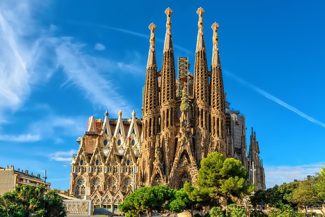 Sagrada Familia & Barcelona Small Group Tour with Hotel Pick-up - From Las Ramblas to Barceloneta by minivan