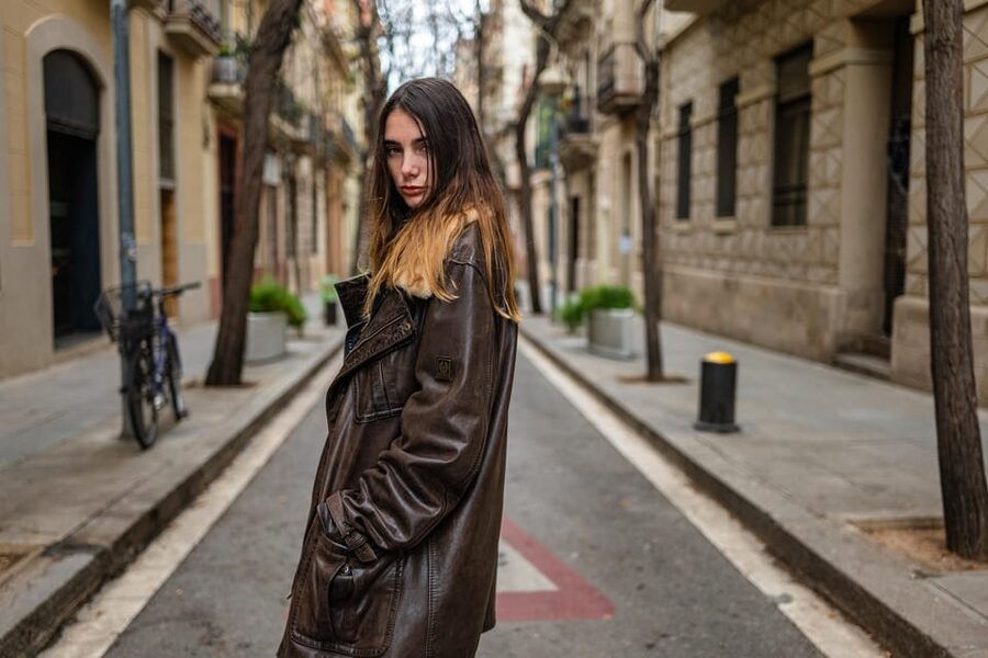 Sagrada Familia cinematic photoshoot - Portrait guidance for solo visitors and couples